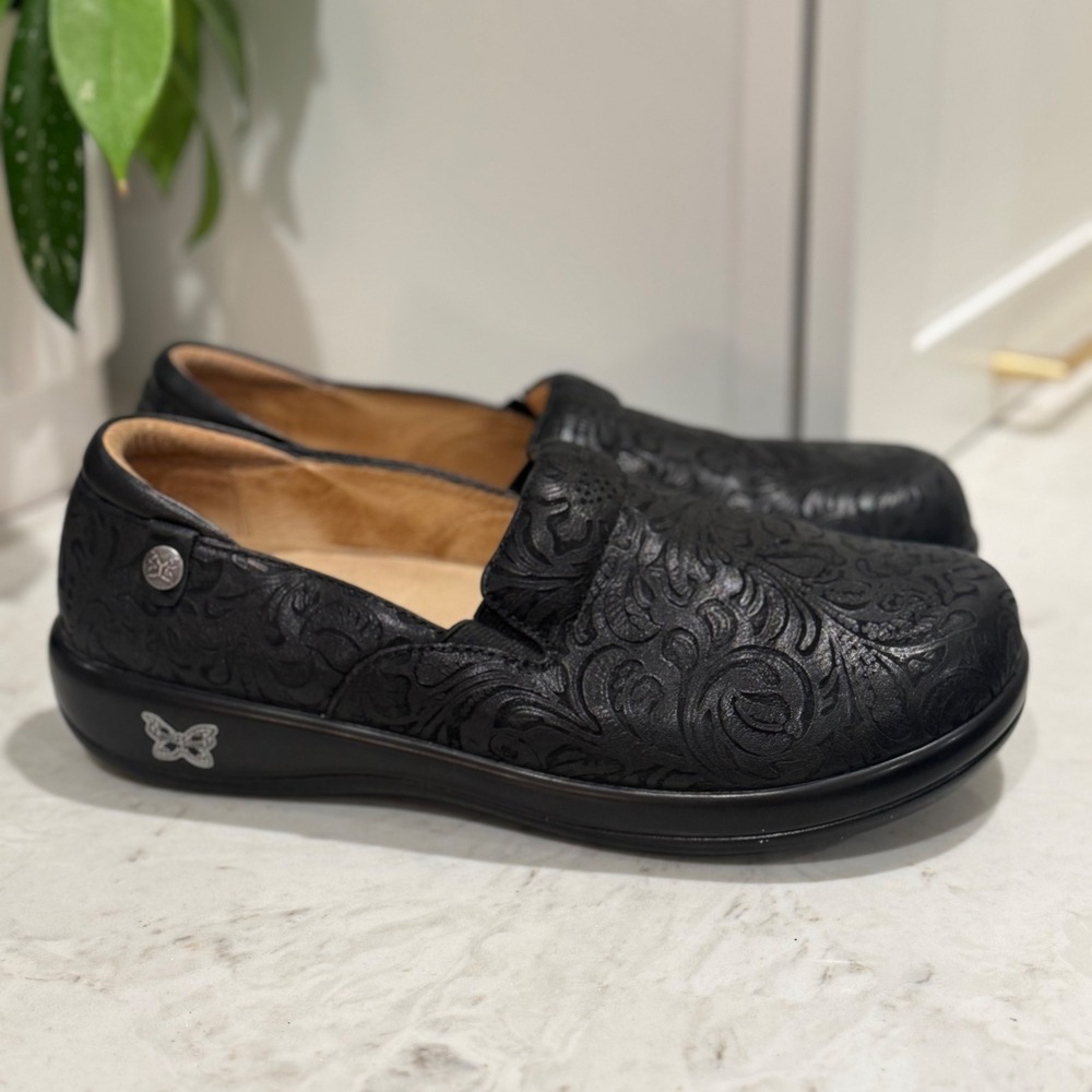 Alegria Keli Clogs Women 40 Black Embossed Floral Leather Non Slip On Shoes EUC